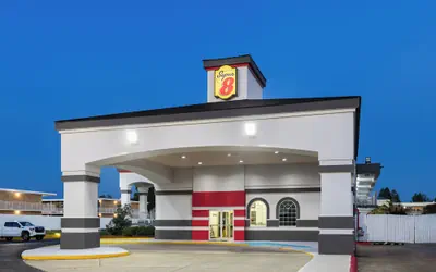 Photo 2 - Super 8 by Wyndham Baton Rouge/I-10