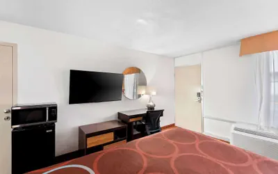 Photo 5 - Super 8 by Wyndham Baton Rouge/I-10