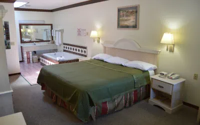 Photo 4 - Economy Inn - Akron