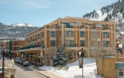 Photo 2 - The Caledonian by All Seasons Resort Lodging