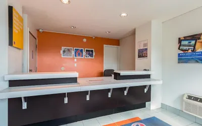 Photo 4 - Motel 6 Beaverton, OR