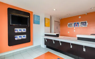 Photo 2 - Motel 6 Beaverton, OR