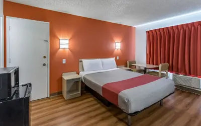 Photo 5 - Motel 6 Beaverton, OR