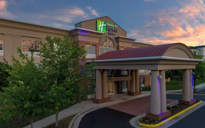 Holiday Inn Express & Suites Alexandria - Fort Belvoir by IHG