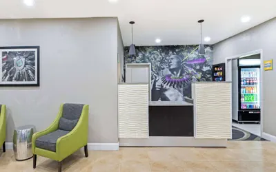 Photo 4 - La Quinta Inn & Suites by Wyndham Ada