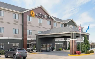 Photo 2 - La Quinta Inn & Suites by Wyndham Ada
