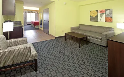 Photo 4 - Holiday Inn Garland by IHG