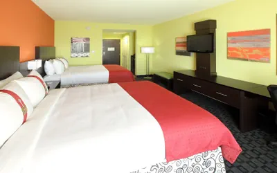 Photo 5 - Holiday Inn Garland by IHG
