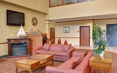 Photo 3 - Quality Suites Near Cedar Creek Lake