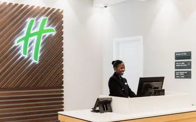 Photo 4 - Holiday Inn Newark International Airport by IHG