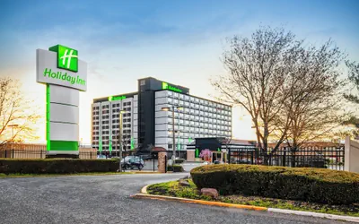 Photo 2 - Holiday Inn Newark International Airport by IHG