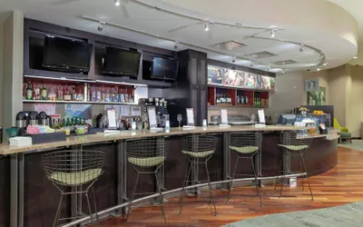 Photo 2 - Courtyard by Marriott Downtown Memphis