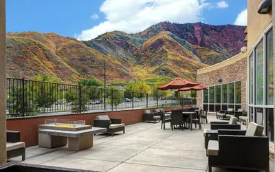 Photo 2 - Courtyard by Marriott Glenwood Springs