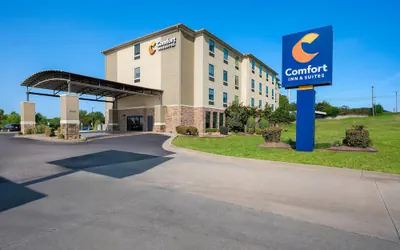 Photo 2 - Comfort Inn & Suites Fort Smith I-540