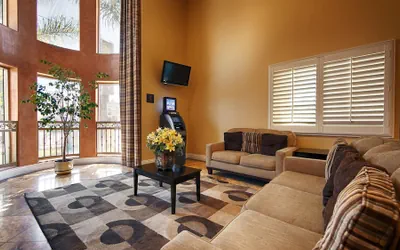 Photo 2 - Best Western Burbank Airport Inn