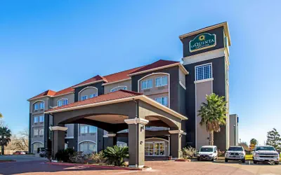 Photo 2 - La Quinta Inn & Suites by Wyndham Columbus TX