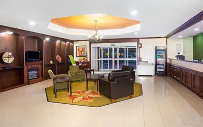 Photo 3 - La Quinta Inn & Suites by Wyndham Columbus TX