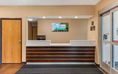Photo 2 - Comfort Inn & Suites near Route 66