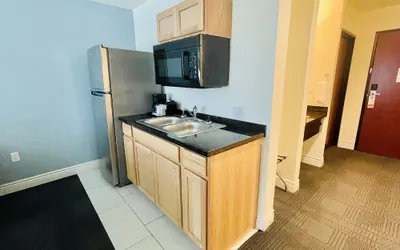 Photo 4 - FairBridge Inn & Suites Cuero