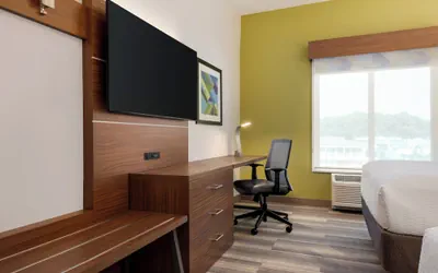 Photo 3 - Holiday Inn Express & Suites Dalton - Walnut Ave by IHG