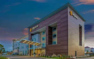 Photo 2 - La Quinta Inn & Suites by Wyndham Miramar Beach-Destin
