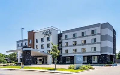 Photo 2 - Fairfield Inn & Suites by Marriott Minneapolis North