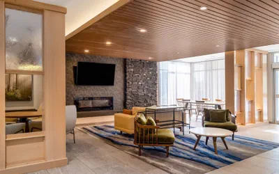 Photo 4 - Fairfield Inn & Suites by Marriott Minneapolis North