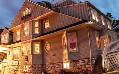 Photo 2 - Friendly City Inn Bed & Breakfast