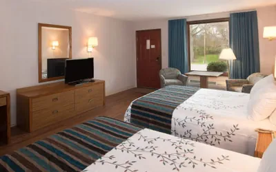 Photo 5 - Highland Manor Inn