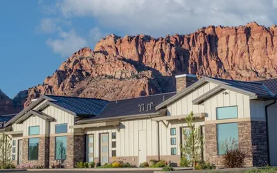 Photo 2 - South Zion Inn & Suites