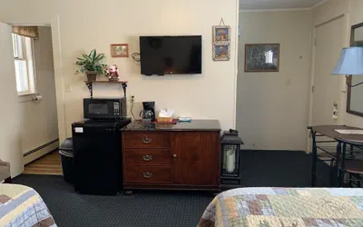 Photo 3 - Carroll Motel & Cottages