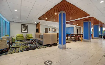 Holiday Inn Express & Suites Milwaukee - Brookfield by IHG