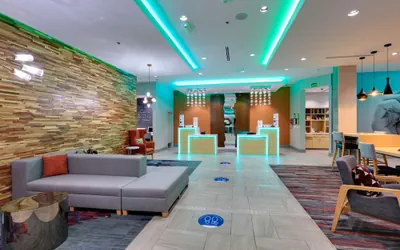 Photo 3 - La Quinta Inn & Suites by Wyndham Lakeway