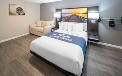 Photo 5 - Days Inn by Wyndham Galt/Elk Grove South