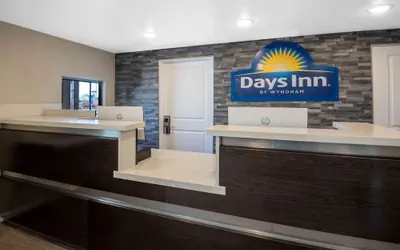 Photo 3 - Days Inn by Wyndham Galt/Elk Grove South