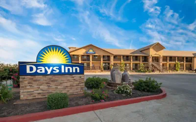 Photo 2 - Days Inn by Wyndham Galt/Elk Grove South