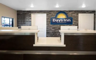 Photo 4 - Days Inn by Wyndham Galt/Elk Grove South