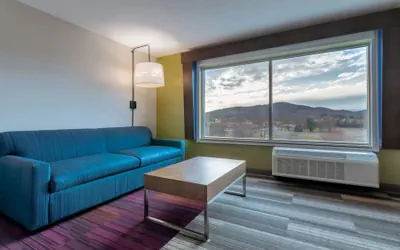 Photo 4 - Holiday Inn Express & Suites Marion by IHG