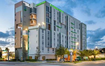 Photo 2 - Wyndham Garden Miami International Airport