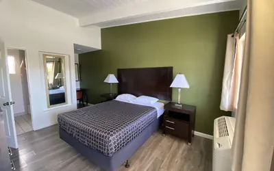 Photo 3 - Holiday Motel