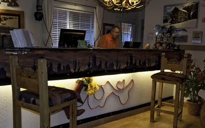 Photo 3 - Hot Springs Inn