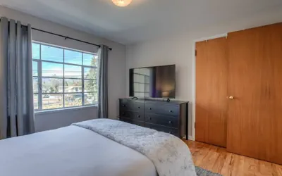 Photo 4 - 4 Bedroom Mountain View with Firepit & Ping Pong