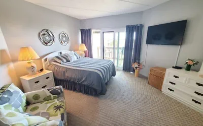 Photo 5 - Island House F232