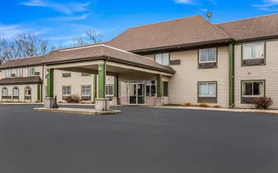 Photo 2 - Econo Lodge Whitehall near Michigan's Adventure
