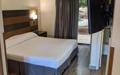 Photo 4 - Atrium Inn
