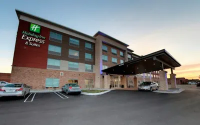 Photo 2 - Holiday Inn Express & Suites Detroit North - Roseville by IHG