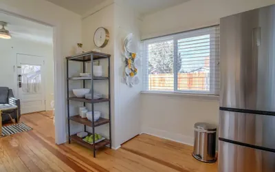 Photo 5 - Vintage Tiny House Cute 1bdrm Big Appeal