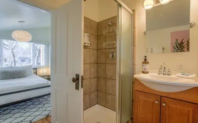Photo 3 - Vintage Tiny House Cute 1bdrm Big Appeal
