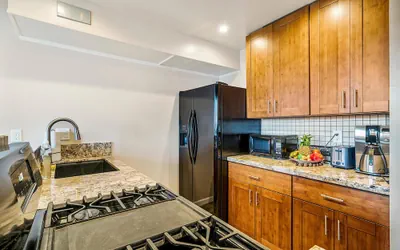 Photo 3 - Kona Mansions#229