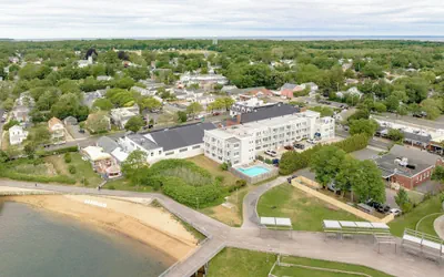 Photo 2 - The Harbor Front Inn